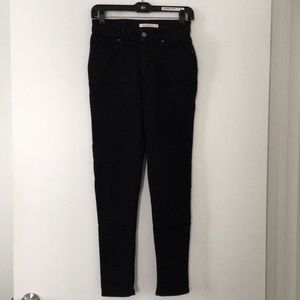 Black Levi’s 721 high rise skinny Jean